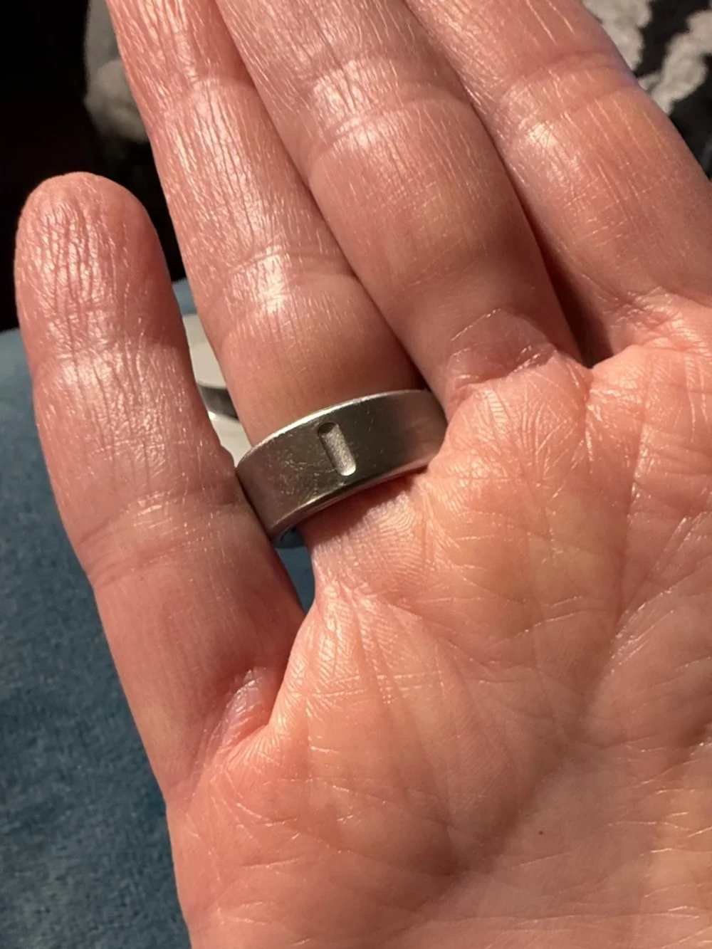 Oura Ring 4 Size 7 Brushed Silver with Charger
